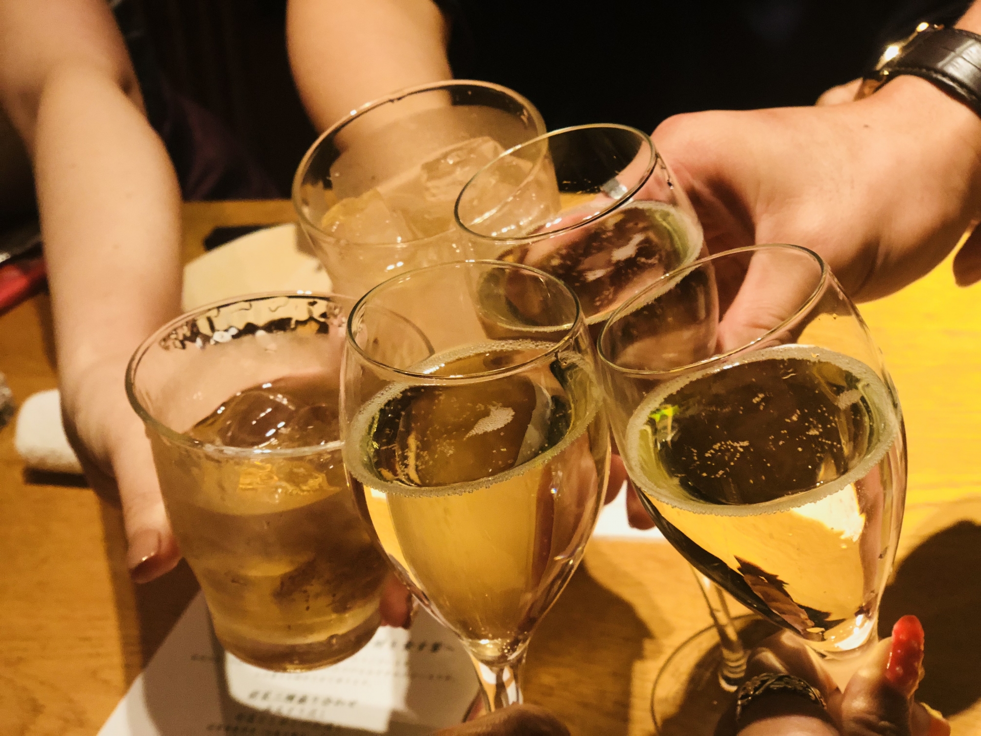 大勢で乾杯