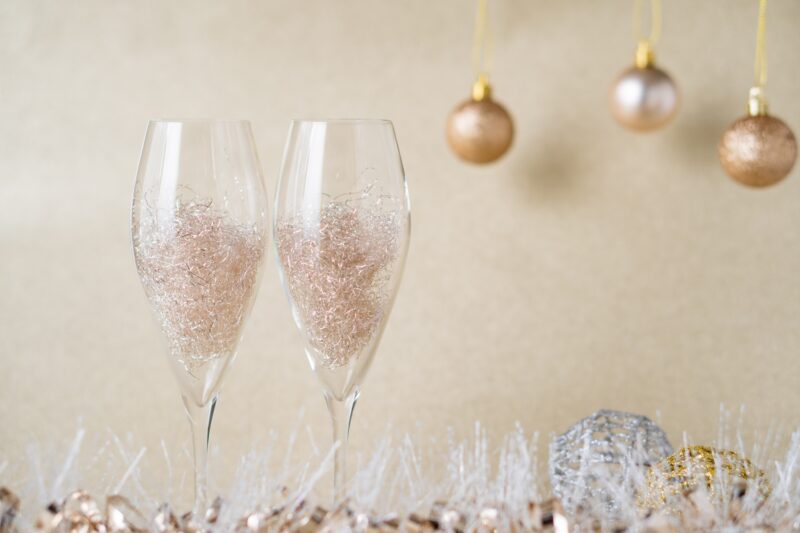 シャンパングラスで乾杯