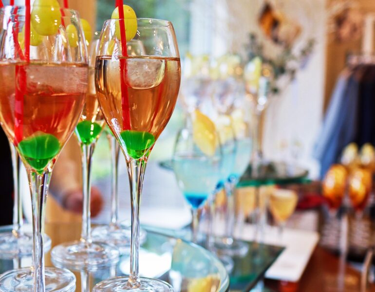 パーティーで乾杯