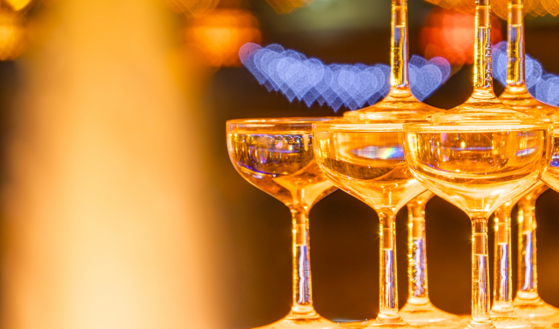 グラスタワーとスポットライト