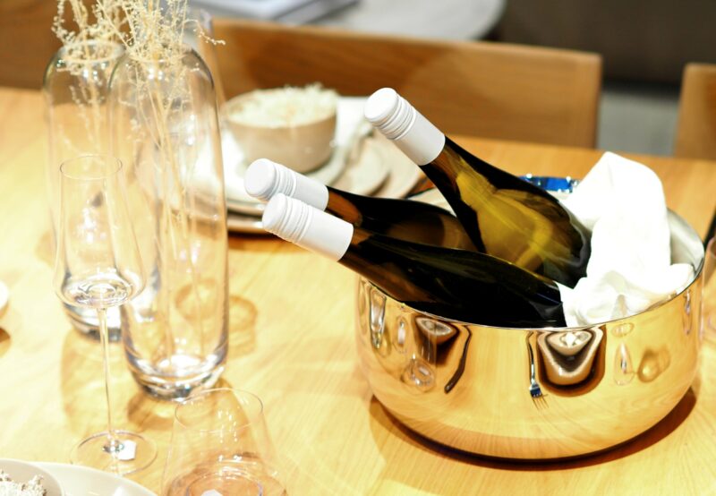 :パーティーシャンパンとグラス