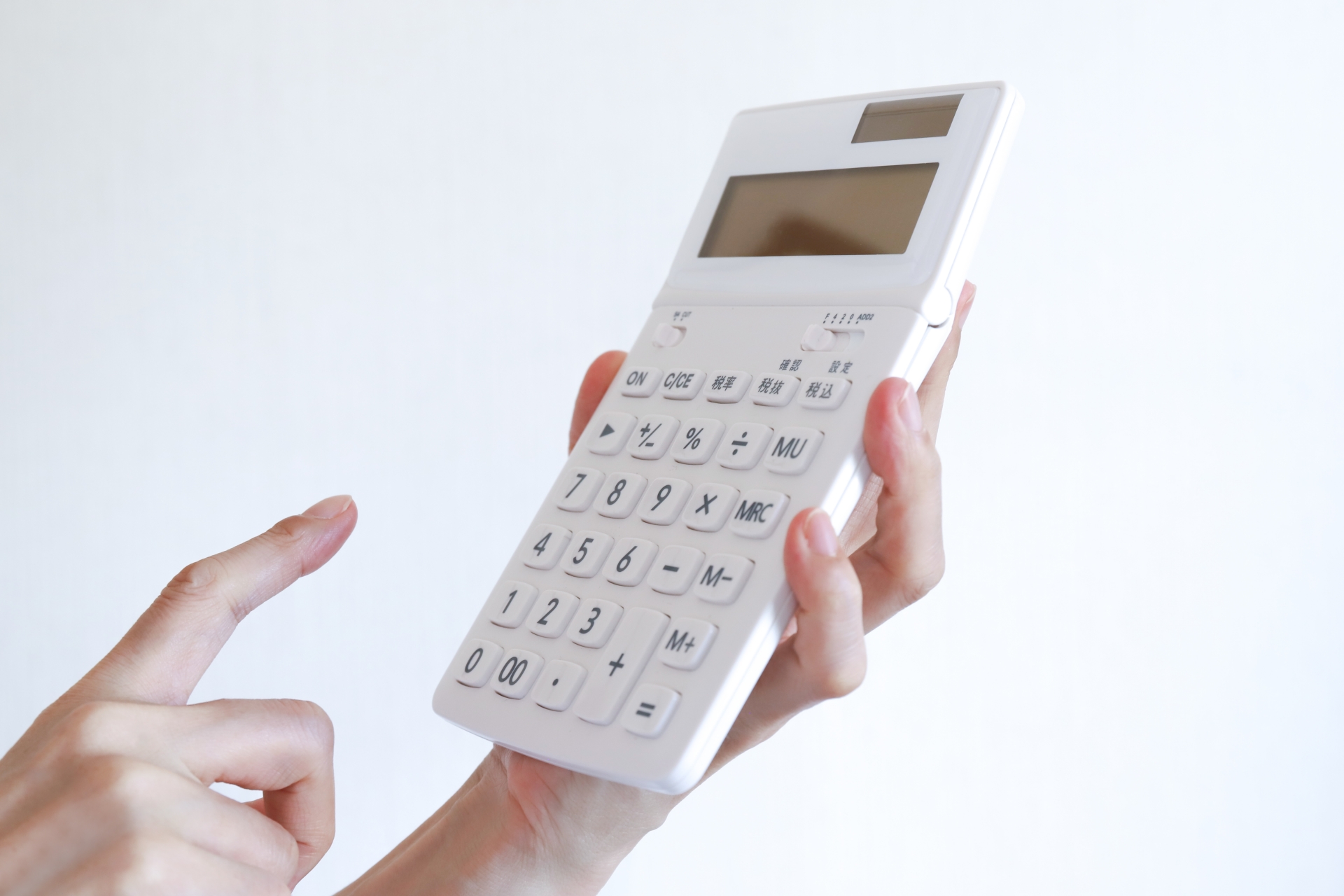 計算機を使う手元