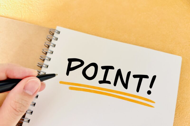 ポイントを書き出す手元とノート