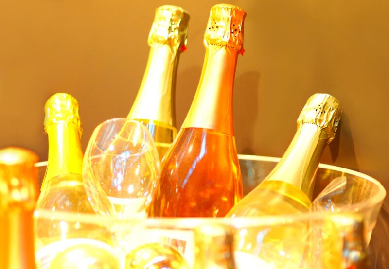 パーティーシャンパンとグラスの輝き画像