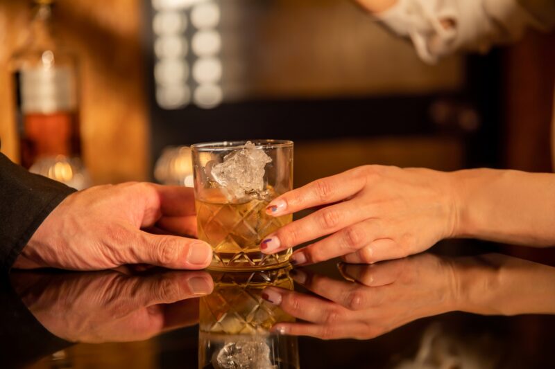 男と女の手　hand