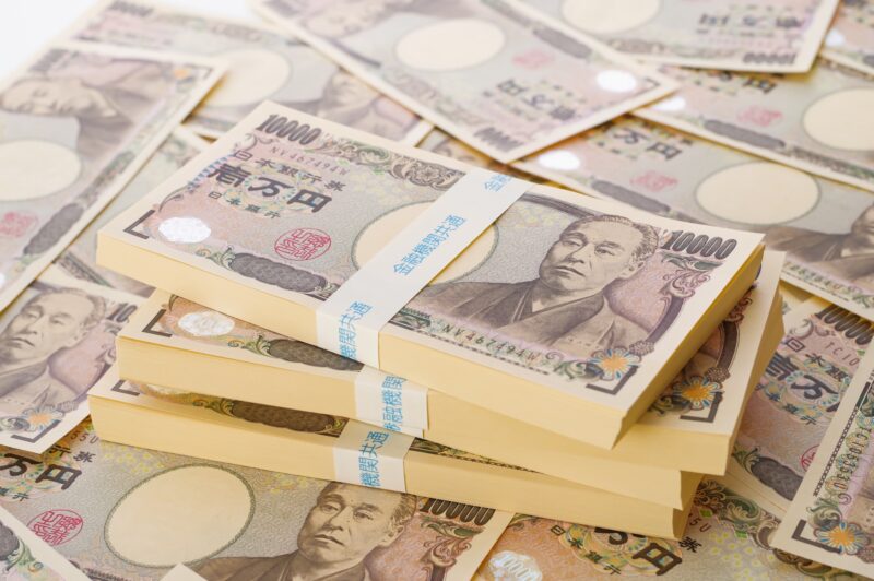 たくさんの一万円札