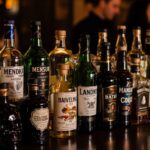 キャバクラで提供されるお酒とは？種類や値段、正しいマナーなども解説