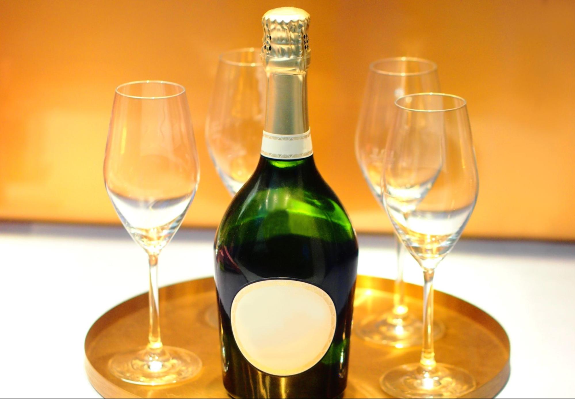 パーティーシャンパンとグラスの輝き画像