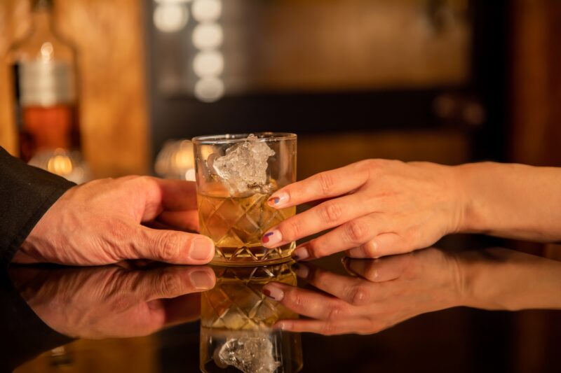 男と女の手　hand