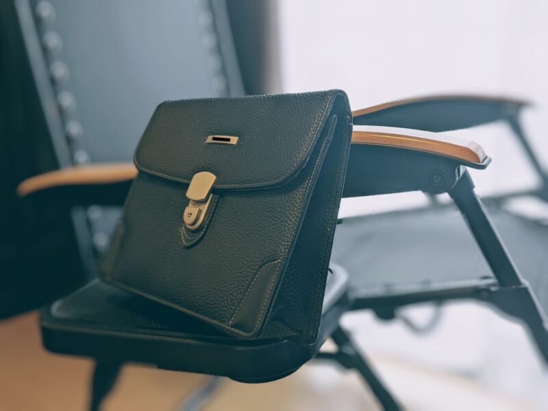 お出かけ用の手提げバッグ