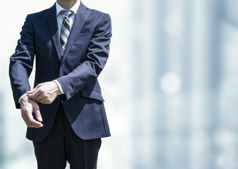 気合いを入れるビジネスマン