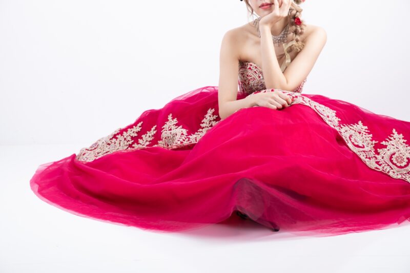 赤いドレスのキャバ嬢