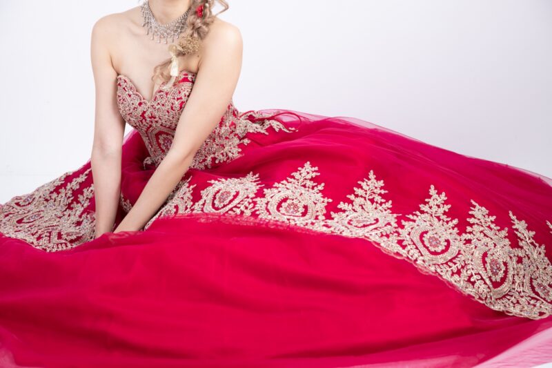 赤いドレスを着た女性　woman