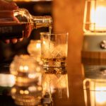 キャバクラで飲み放題はできる？ハウスボトルやお酒の種類、注意点を解説