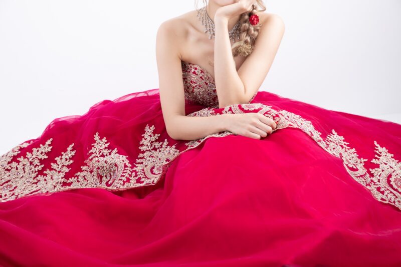 赤いドレスを着た女性 woman