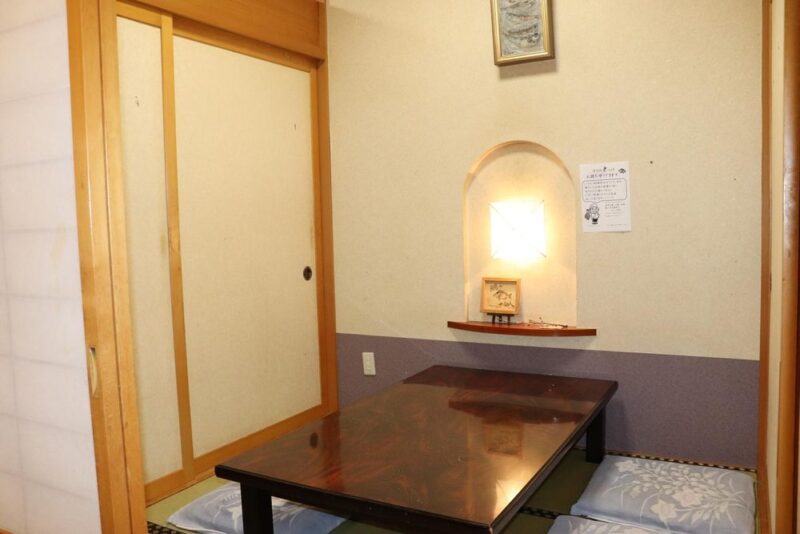 入店前に過ごす時間
同伴とは、お店の営業が始まる前に相手と落ち合い、食事などを共にしてから一緒に来店するという過ごし方を指します。のイメージ