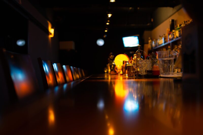 大人の夜遊びで守りたいマナー・NG行動のイメージ