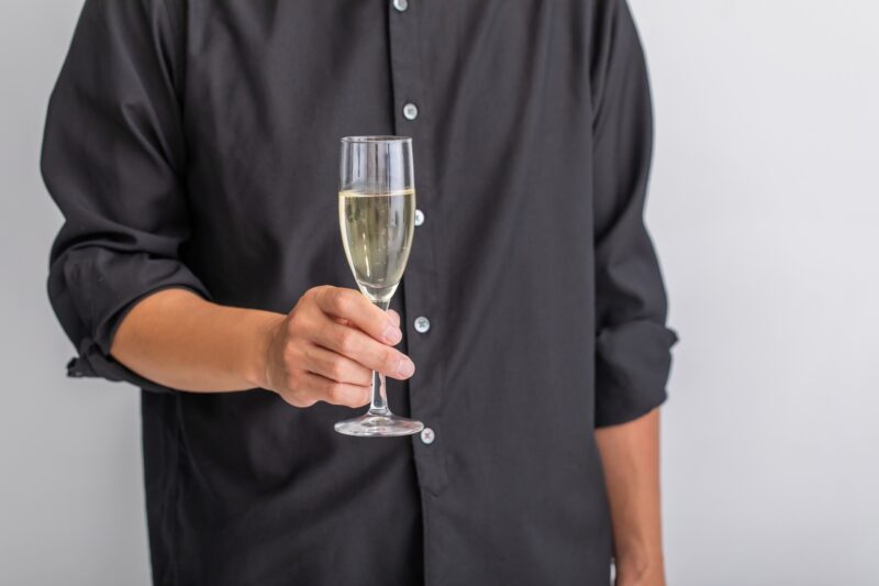 一人飲みの魅力と楽しみ方のイメージ