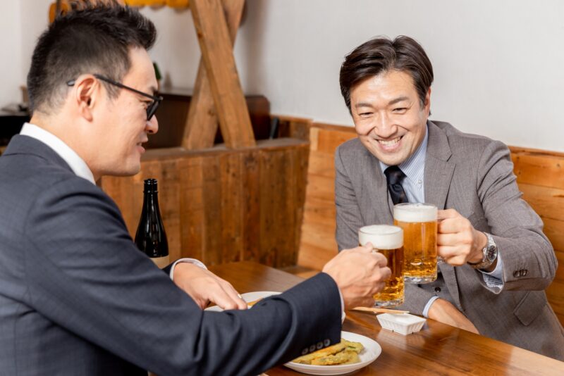 接待の二次会での振る舞いや会話内容のイメージ