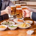 接待の予算はいくら？会食の相場やお店選びのポイントを解説
